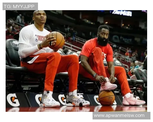 火箭核心哈登季后表现持续低迷,球迷呼吁管理层考虑交易选项